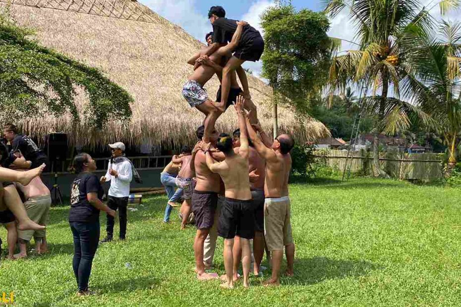 The Bench - Human Tower