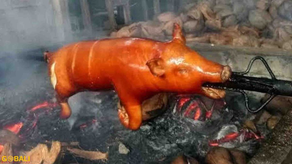 Babi guling olahan khas Bali dengan kulit renyah dan bumbu genep