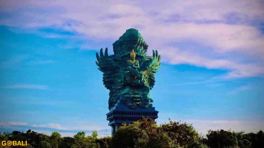 Patung Garuda Wisnu Kencana sebagai ikon budaya Bali.