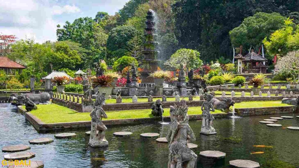 Keindahan taman air Taman Ujung dan Tirta Gangga di Karangasem.