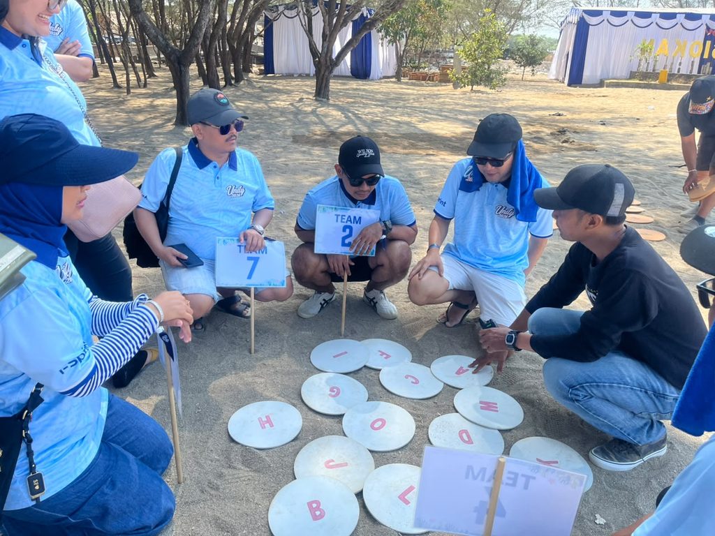 Permainan Instinc Memory dalam kegiatan outbound untuk mengasah ingatan dan kerja sama kelompok